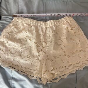 Express Cream Lace Floral Scalloped Shorts
